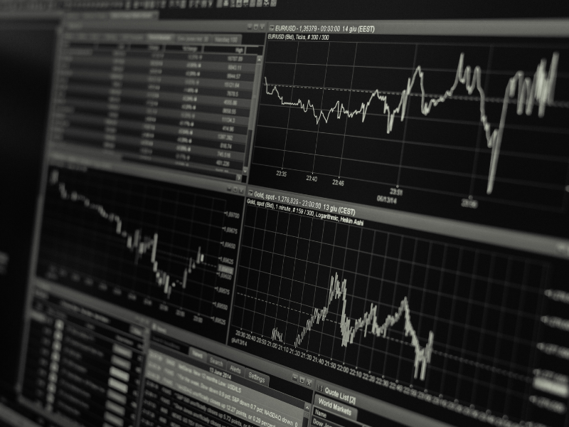 Quelle est la meilleure option pour investir : les FNB ou les fonds indiciels ?