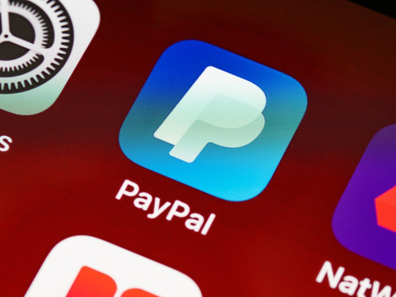 La différence entre Crypto et PayPal