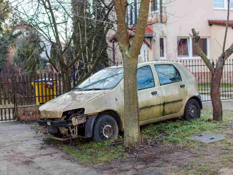 Comment signaler un véhicule abandonné